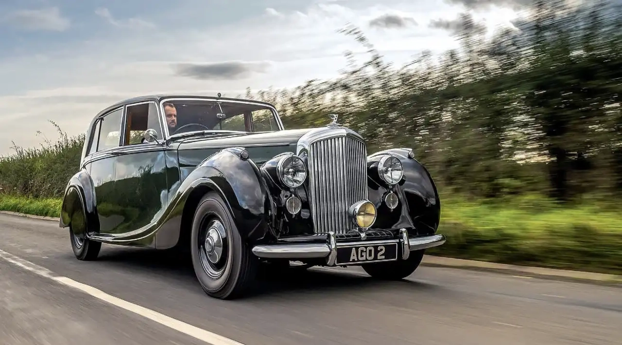 1950 Bentley MkVI six-light saloon by Mulliner - 1950 Bentley MkVI six-light saloon by Mulliner